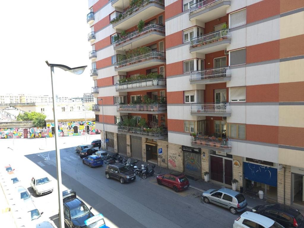 Il palazzo di Rose Suites in Via Luigi Ricchioni 16, vicino alla Stazione di Bari Centrale